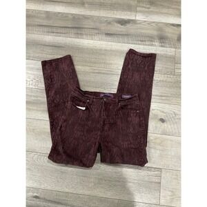 Gloria Vanderbilt size 6 Amanda jeans jacquard print in burgundy